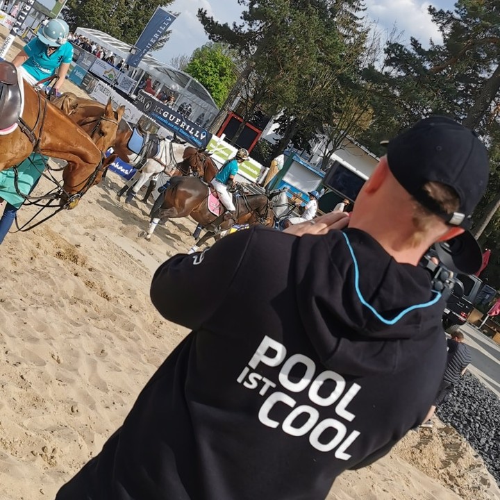 Wir arbeiten immer Branding Deines Unternehmens, wenn Du es Dir wünschst.

Danke an Poolwerk fur den tollen Auftrag in Berlin auf der IceGuerilla #polo #challenge.